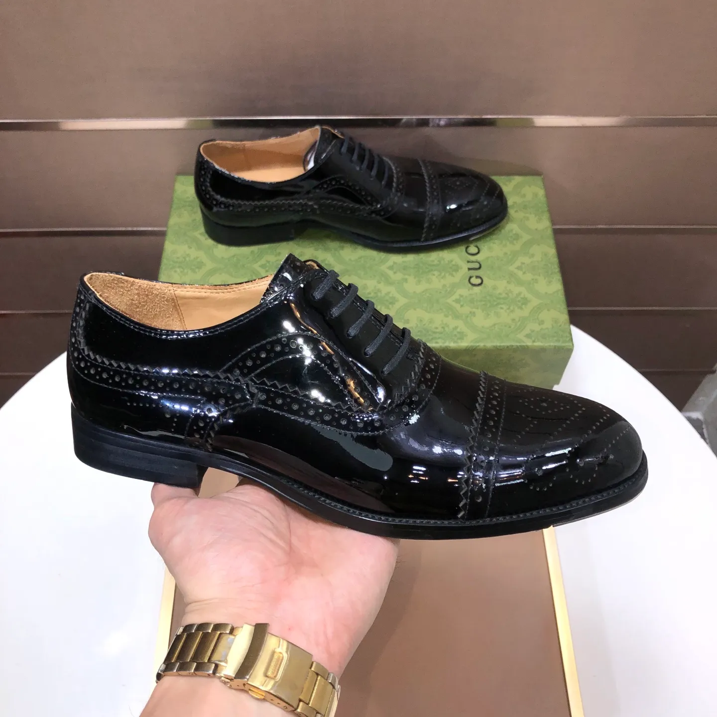 Men's shoes 💰660💰 Brand: GUCCI (Gucci) Standard code: Men's size 38/44 (45/46 can be customized) Grade: Same as the official website Original quality Material: Original cowhide Water-dyed cowhide lining Original rubber outsole Style category: Men's fashionable casual leather shoes Distinguished big-name luxury elements top luxury Color: Actual picture